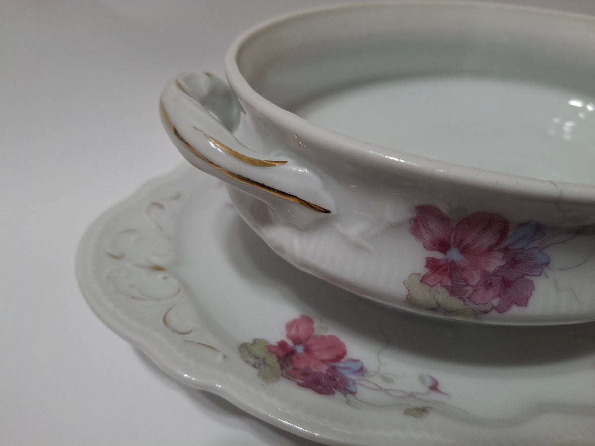 Bassett limoges Gravy Bowl