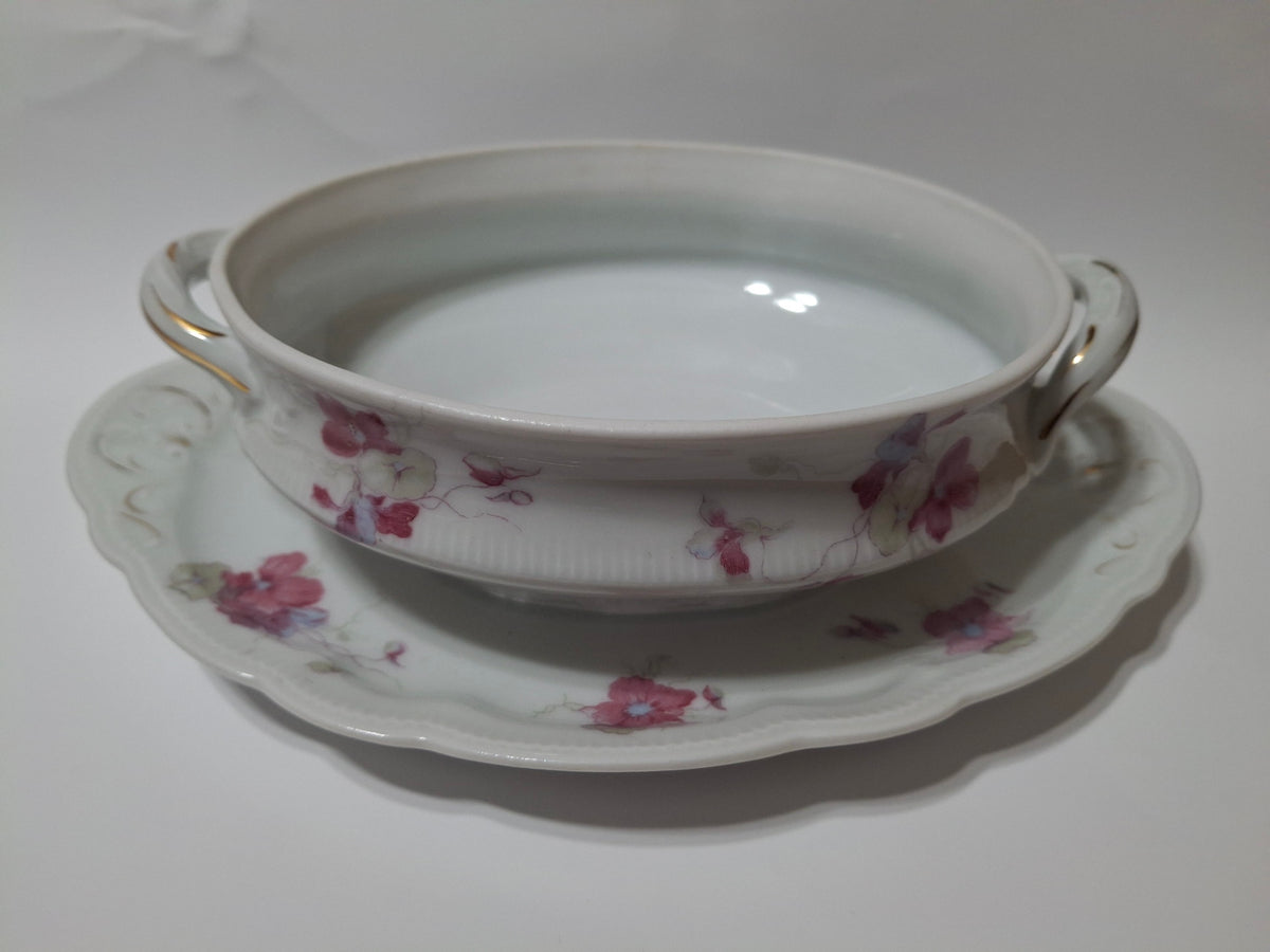 Bassett limoges Gravy Bowl